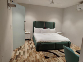 Rivaz Hotel And Restaurant